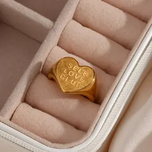 Moda en forma de corazón escultura inglés SELF LOVE CLUB anillo impermeable de acero inoxidable Vintage luz anillo de lujo joyería