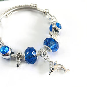 Nuova Serie Mare: Bracciale Charm da Donna con Delfino, Cavalluccio Marino e Conchiglia per Primavera/Estate 2026 - Product Image 6