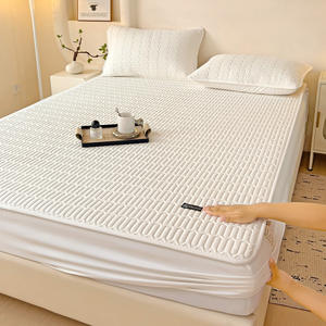 Funda Protectora Impermeable Acolchada Antideslizante y Antipolvo para Colchón Simmons - Product Image 2