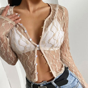 Una parte Superior Femenina sexy una camisa de <span class=keywords><strong>tul</strong></span> de solapa de manga larga de encaje con hombros descubiertos y espalda descubierta <span class=keywords><strong>transparente</strong></span> <span class=keywords><strong>blanca</strong></span> con una playa recortada - Product Image 6