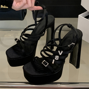 Colección Verano 2025: Elegantes Sandalias de Tacón Alto para Mujer con Punta Abierta, Tiras Negras y Letra Plateada, Nuevas y Sensuales - Product Image 1