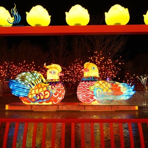 Amor sobre <span class=keywords><strong>el</strong></span> <span class=keywords><strong>agua</strong></span>: gigantes faroles <span class=keywords><strong>flotantes</strong></span> de patos mandarines para lagos, parques y festivales - Product Image 4