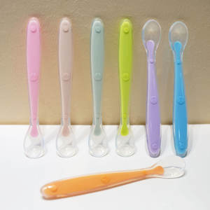 Cuillère d'apprentissage en silicone souple pour tout-petits, sans BPA, <span class=keywords><strong>de</strong></span> qualité alimentaire, mignonne, pour l'alimentation des bébés, cuillères à long manche - Product Image 2