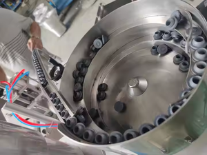 Máquina de llenado y tapado de dosis pequeñas de viales de escritorio Máquina de llenado de botellas anticorrosión de viales de laboratorio automática todo en uno - Product Image 4