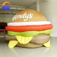 Simulation d'un restaurant fast-food hamburger et frites pour les activités de plein air, modèle de hamburger de dessin animé gonflable