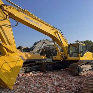 Excavatrice Komatsu PC400 d'occasion de 40 tonnes, modèle 2023, godet de 2 m³, puissance de 270 kW, importée du Japon - Product Image 2