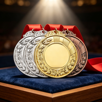 Trophées et médailles dorées personnalisées en alliage de zinc, design moderne, pour la course à pied et le sport