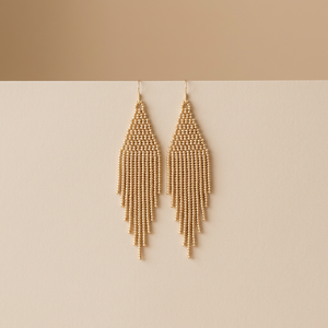 Boucles d'oreilles pendantes bohèmes faites à la main en verre plaqué or avec perles et pompons – Élégance affirmée pour mariage et plage - Product Image 1