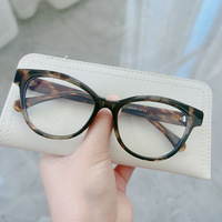 Monture de lunettes œil-de-chat raffinée pour femme MS 020, confectionnée avec soin et branches élégantes, haute qualité