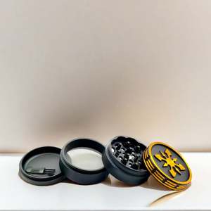 Moulin à épices décoratif en métal sur mesure en gros, 63 mm, 4 couches, moulin à herbes en aluminium - Product Image 4