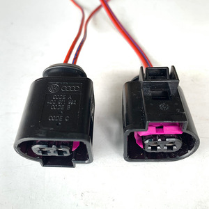 ขั้วต่อแตรรถยนต์ Volkswagen Passat Audi Golf ขนาด 3.5 มม. รุ่น 4D0971992 ขั้วต่อพลาสติกแบบตัวผู้ตัวเมีย สีดำ หน้าสัมผัสทองแดง - Product Image 4