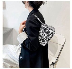 Sacs à main pour femmes en nylon, sacs à bandoulière de luxe, sacs sous le bras, sacs à main pour dames, vente chaude, directement de l'usine 2023 - Product Image 2