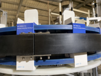 Machine de cartonnage verticale rotative automatique à grande vitesse avec remplissage et scellage, économe en énergie, pour petites boîtes en carton