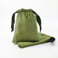 Pochette de rangement en velours multi-usages OEM, sac à cordon en velours doux vert pour petits accessoires, emballage cadeau