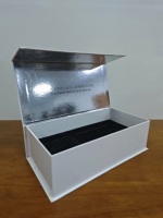 Boîte d'emballage personnalisée de luxe avec logo UV, papier cartonné argenté, doublure, fermeture magnétique, insert en mousse EVA pour bijoux