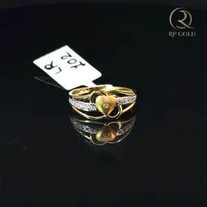 Bague double couche en or jaune avec motif cœur pour femme, ornée d'accents de zircon cubique étincelant, idéale pour offrir - Product Image 1