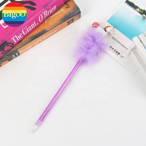 <span class=keywords><strong>Penna</strong></span> a sfera variopinta del pompon <span class=keywords><strong>con</strong></span> progettazione della <span class=keywords><strong>penna</strong></span> della piuma della ricarica della ciambella 0.7mm dell'<span class=keywords><strong>unicorno</strong></span> dell'arcobaleno per promozionale o il regalo - Product Image 5
