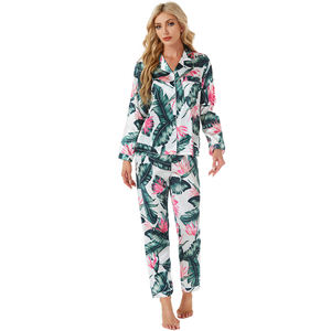 Ensemble de pyjama élégant pour femme en satin imprimé, <span class=keywords><strong>haut</strong></span> à manches longues ouvert sur le devant, pantalon long à taille élastique, doux, respirant, motif léopard romantique - Product Image 4