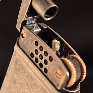 Briquet à pétrole vintage en cuivre moleté, durable, portable, coupe-vent, style rétro, vente en gros - Product Image 3