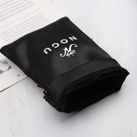 Sac de rangement pour bijoux en tissu lisse et brillant avec logo personnalisé, pochette à cordon en satin noir pour boucles d'oreilles, collier, emballage cadeau