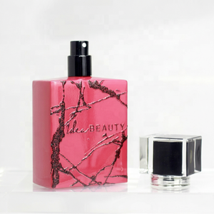 Vente en gros de flacons de parfum en verre carrés vides de haute qualité de 50 ml - Vaporisateur rouge et décalcomanie noire & tête de pulvérisation - Product Image 1