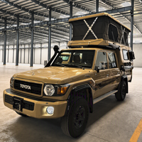 Camper de camion tout-terrain avec logo personnalisé, adaptable à la benne de pick-up, avec porte-bagages de toit et échelle pour le camping
