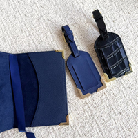 Ensemble de porte-passeport et étiquette de bagage en cuir PU texturé Saffiano avec logo personnalisé, coins métalliques, idéal pour les cadeaux de voyage