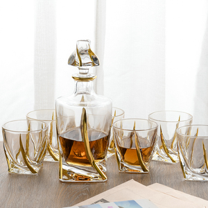 NOVARE <span class=keywords><strong>Carafe</strong></span> à whisky et à vin en verre transparent torsadé, personnalisée, dorée, 27 oz, sans plomb, certifiée LFGB, style bohème - Product Image 5