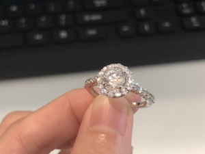 ハイエンドトレンディゴールドファッションジュエリーギフト婚約指輪ウェディングブリングフルキュービックジルコニア4プロングハローリング女性用 - Product Image 4