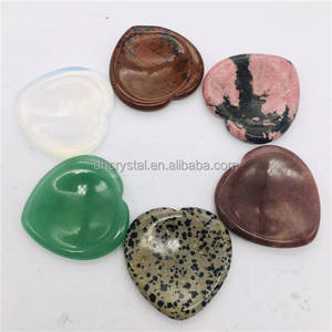 Vente en gros <span class=keywords><strong>de</strong></span> pierres <span class=keywords><strong>de</strong></span> massage pour le pouce en cristal naturel <span class=keywords><strong>de</strong></span> 40 mm, pierres précieuses sculptées, style amour, toucher réel, cœur aimant, style Reiki - Product Image 4