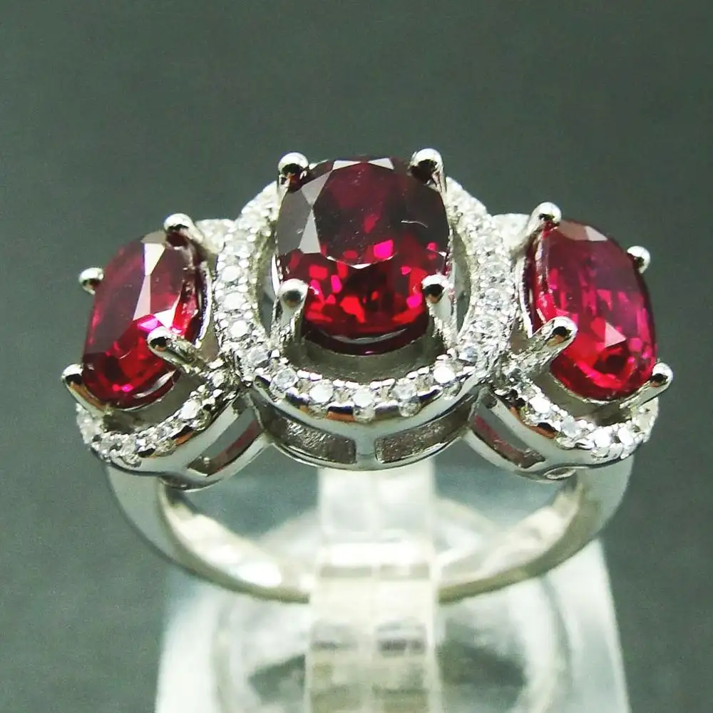 ทับทิมธรรมชาติแท้แหวนหินสามแหวนเงินสเตอร์ลิงเครื่องประดับอัญมณีผู้หญิงแหวนแต่งงาน