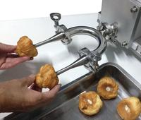 Machine de remplissage et de dépose de pâte et de crème pour petits gâteaux, biscuits, chocolats, donuts, croissants, confitures et cupcakes