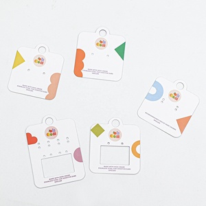 Présentoir de luxe personnalisé en papier pour bijoux, étiquettes de collier imprimées avec logo, cartes douces au toucher pour accessoires boucles d'oreilles et pinces à cheveux - Product Image 4