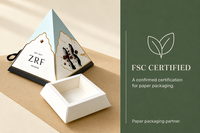 Maßgefertigte Geschenkverpackung für Schokolade und Kekse in Spezialform mit Griff
