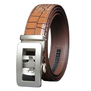 حزام جلدي فاخر للرجال بدون ثقوب بنمط جلد التمساح مع إبزيم قابل للتعديل - Product Image 2