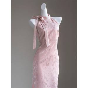 Robe Cheongsam Rose Élégante à Motifs Floraux, Col Montant, Fente Basse Naturelle, Silhouette Fourreau, Tissu Respirant pour Tenue de Soirée Femme - Product Image 3