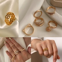 Damen Premium Drehbare Edelstahlringe Goldfarben Plattiert Trendige Ästhetische Tägliche Verwendung Juli Geburtsstein Finger-Accessoires
