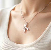 Collier Colibris Creux en Acier Inoxydable, Pendentif Oiseau Filigrané, Bijou Délicat pour Femme, Cadeau pour Dames, Usage Quotidien