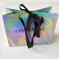 Sac en papier imprimé au laser de luxe avec poignée, sac cadeau holographique personnalisé, sacs d'épicerie réutilisables pour l'emballage de cosmétiques