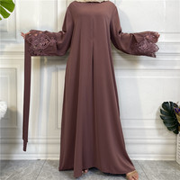 Nouvelle robe longue Abaya tendance de la mode islamique, couleur unie, fermeture éclair, dentelle aux poignets, vente chaude