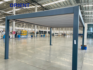 Pérgola de Techo con Aspersores de Aluminio Motorizados, Pérgola de Jardín con Protección Solar, Pérgola de Techo con Revestimiento de Aluminio Impermeable para Exteriores - Product Image 1