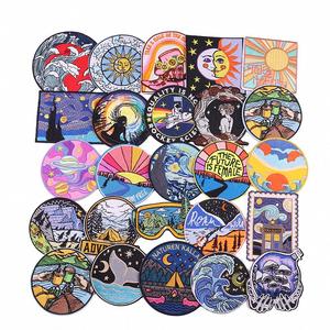 Patch décoratif extérieur à coudre ou thermocollant pour vêtements, badge personnalisé - Product Image 1