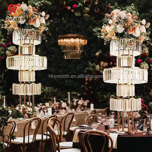 Centro de Mesa Moderno y Elegante de Metal Dorado con Cristales Colgantes para Decoración de Mesa, Soporte para Flores, Centros de Mesa para Bodas - Product Image 1