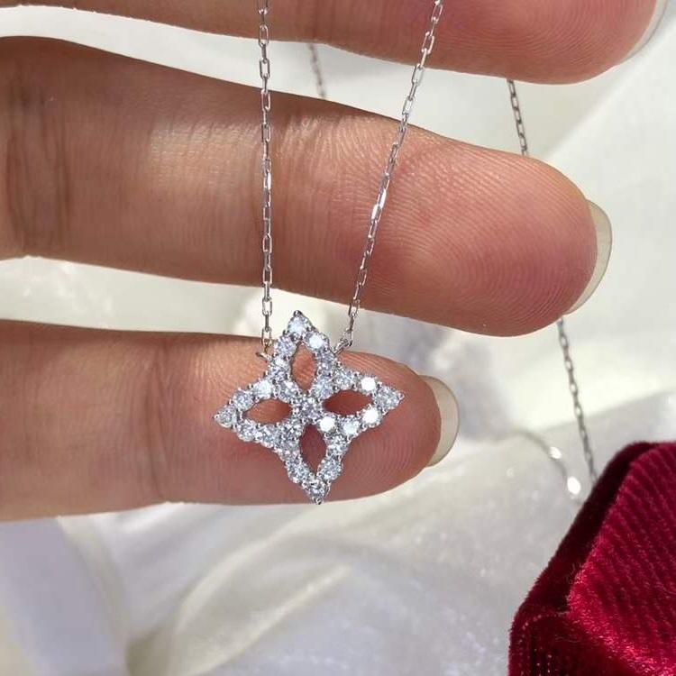 Cadena blanca de 18 pulgadas.