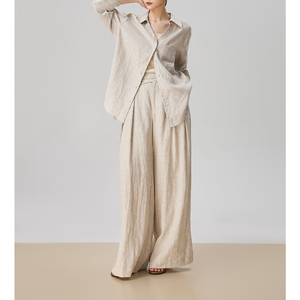 <span class=keywords><strong>Completo</strong></span> da <span class=keywords><strong>Donna</strong></span> Stile Old Money: <span class=keywords><strong>Camicia</strong></span> <span class=keywords><strong>e</strong></span> <span class=keywords><strong>Pantaloni</strong></span> a Gamba Larga, Outfit <span class=keywords><strong>Completo</strong></span> Splendido per un Look Elegante <span class=keywords><strong>e</strong></span> Raffinato – Collezione Estate 2026 - Product Image 4