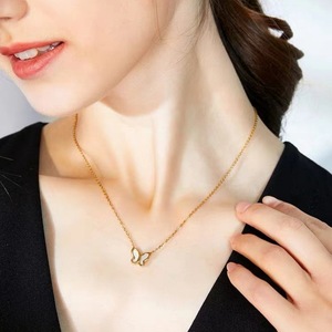 French Simple Collection Plaqué Or 18K Chaîne Clavicule Petites Boucles d'Oreilles Papillon Coquillage Blanc Frais pour Anniversaires - Product Image 4