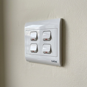 Plaque d'interrupteur électrique moderne 4 voies, couleur blanche, grand bouton, interrupteur lumineux pour bureau, en provenance du Vietnam - Product Image 2