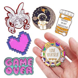 Pin de solapa de recuerdo escénico de Anime de Metal personalizado, insignia de fabricante, Diseña tu propio Pin de esmalte duro suave hecho - Product Image 4