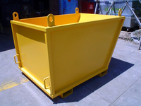 Conteneur à déchets empilable compact et robuste avec crochets de levage sécurisés pour un traitement efficace des déchets
