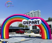 Produit publicitaire gonflable arc-en-ciel en forme de M de 8 mètres de large